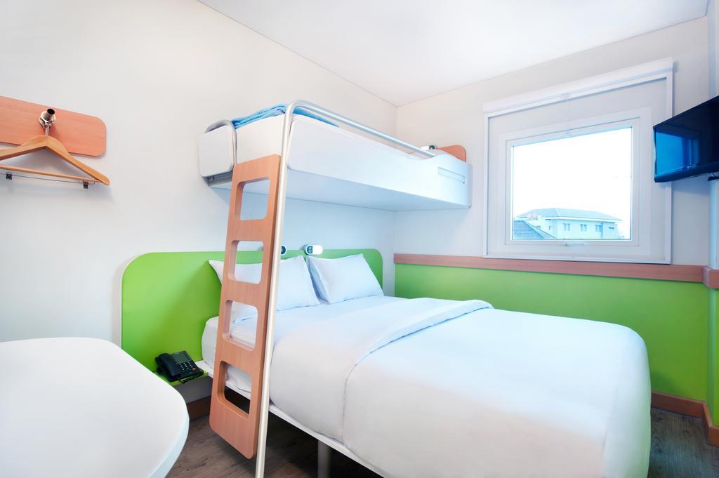 Ibis Budget Semarang Tendean Zimmer foto
