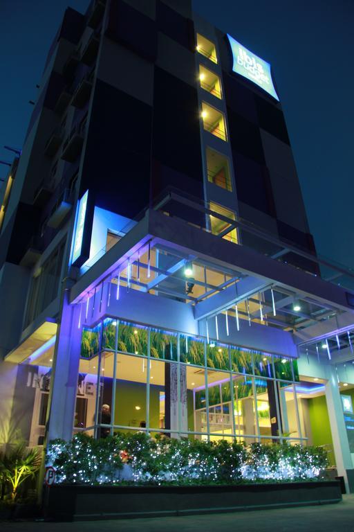 Ibis Budget Semarang Tendean Exterior foto